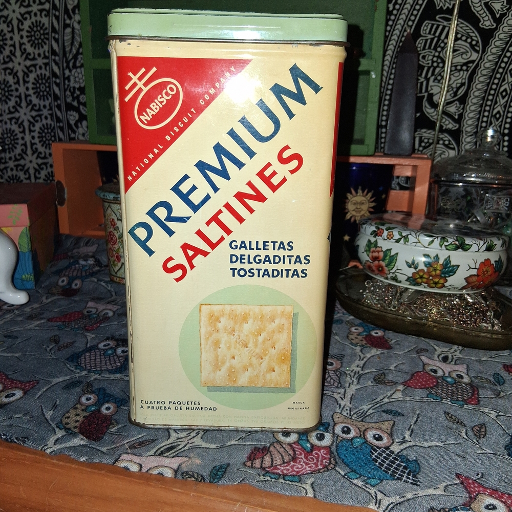 Premium Saltines Tin - Cream